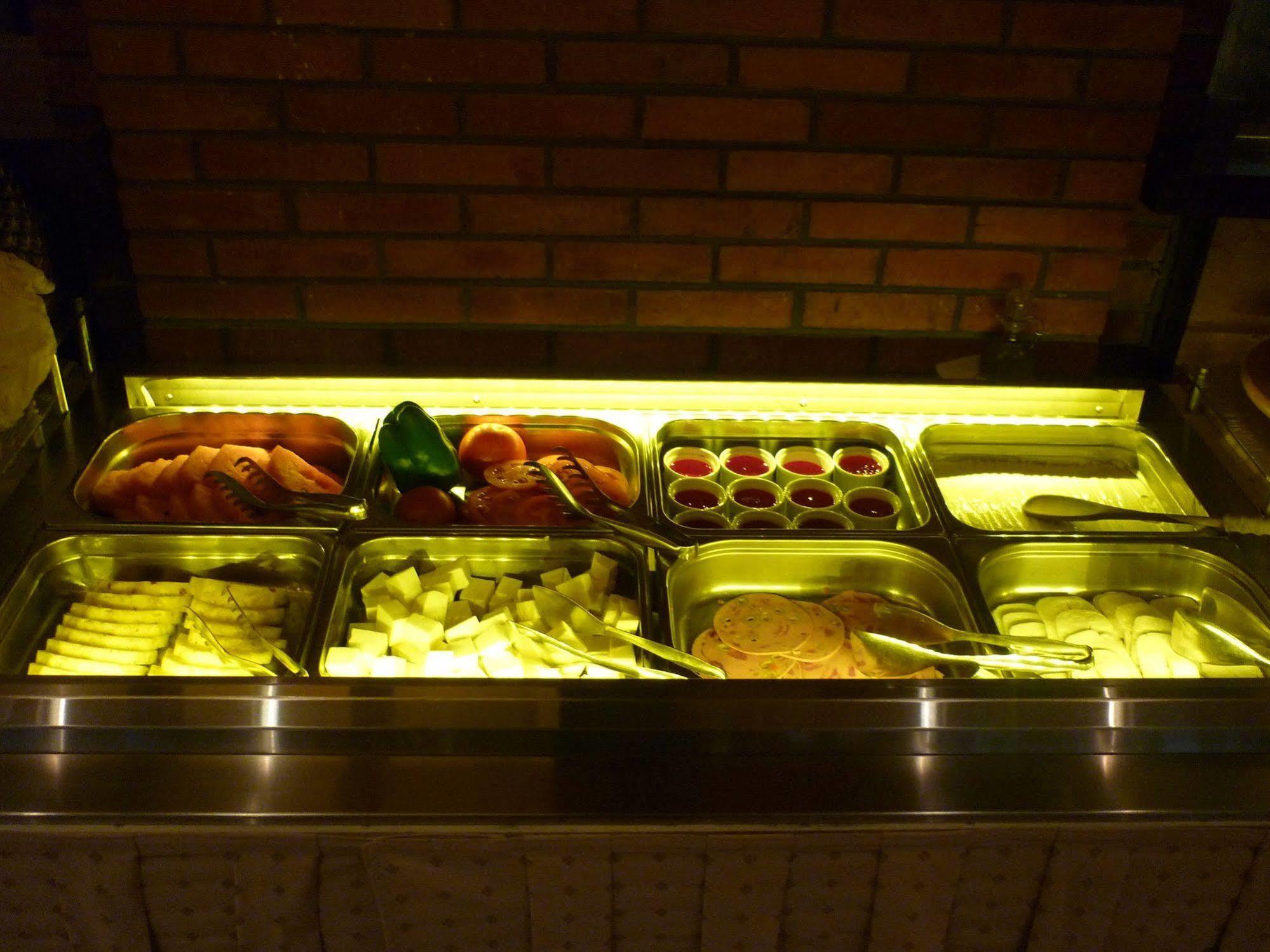 Promenade Hotel Zalqa Eksteriør billede